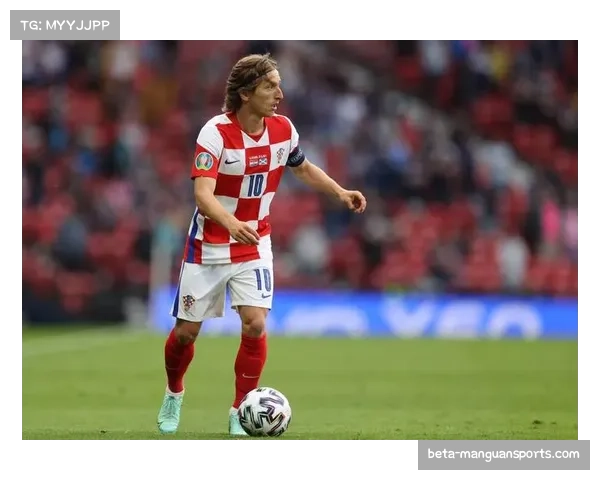 内斯塔盛赞莫德里奇称其控球如艺术只要身体允许可踢到七十岁 内斯塔盛赞莫德里奇称其控球如艺术只要身体允许可踢到七十岁