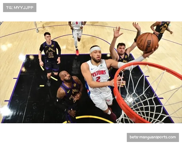 坎宁安低位背打技术进步 身材优势成进攻利器 坎宁安低位背打技术进步 身材优势成进攻利器